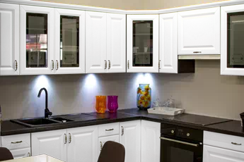 Virtuelle Umgebung für Küchenmöbellacke