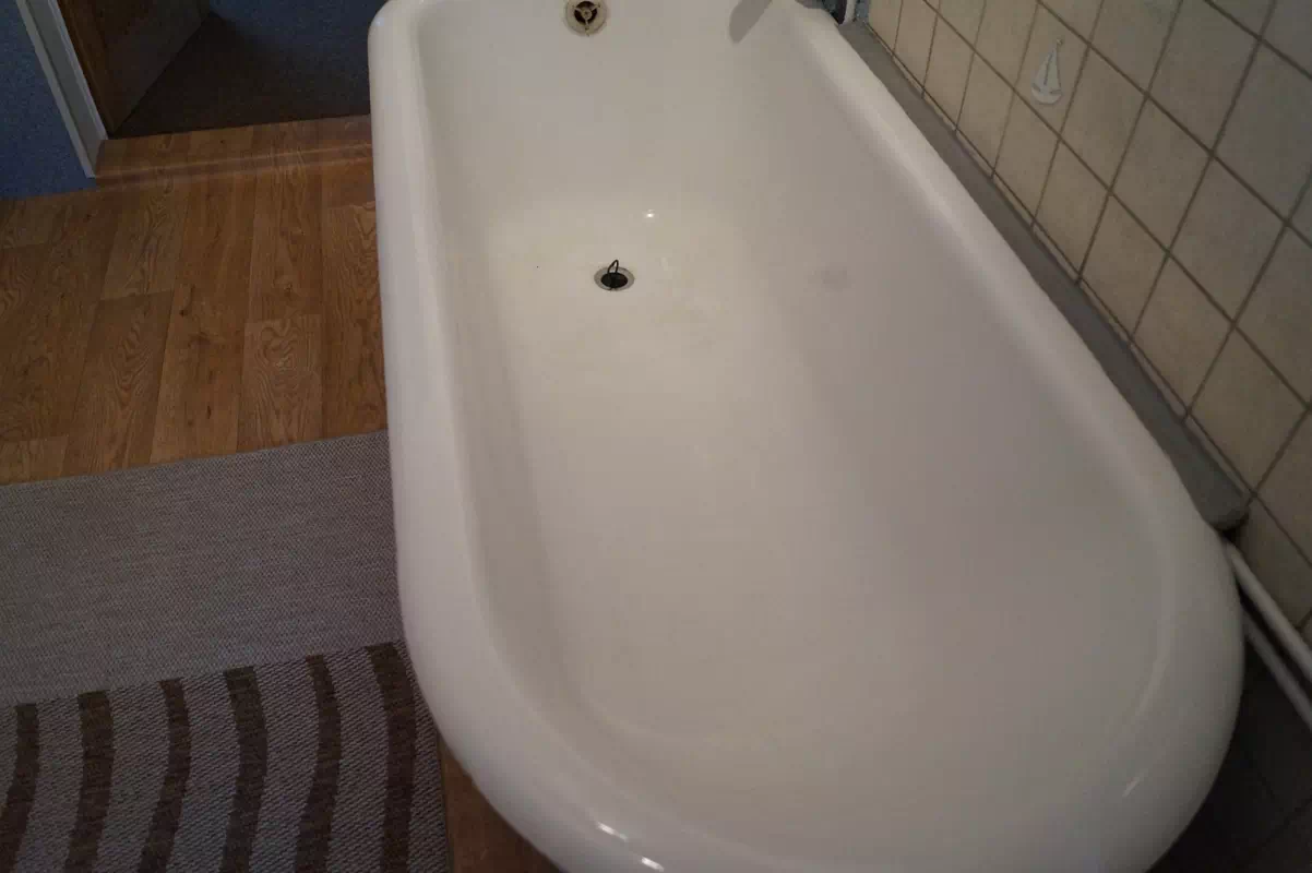 Badewanne vor dem Streichen