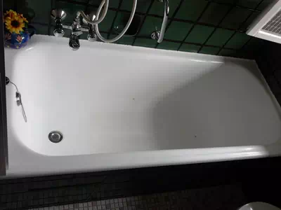 Badewanne vor dem Streichen