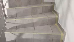 Fliesen-Treppe vor dem Streichen