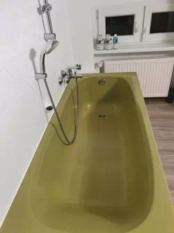 Badewanne vor dem Streichen